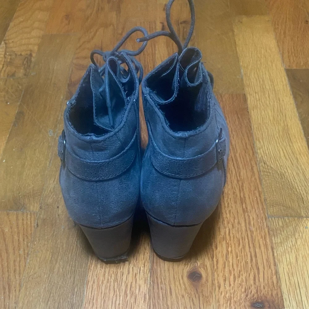 Maurices Women's 9.5 9 1/2  Cheri Gray Faux Leather Wedge Ankle Booties Lace Up